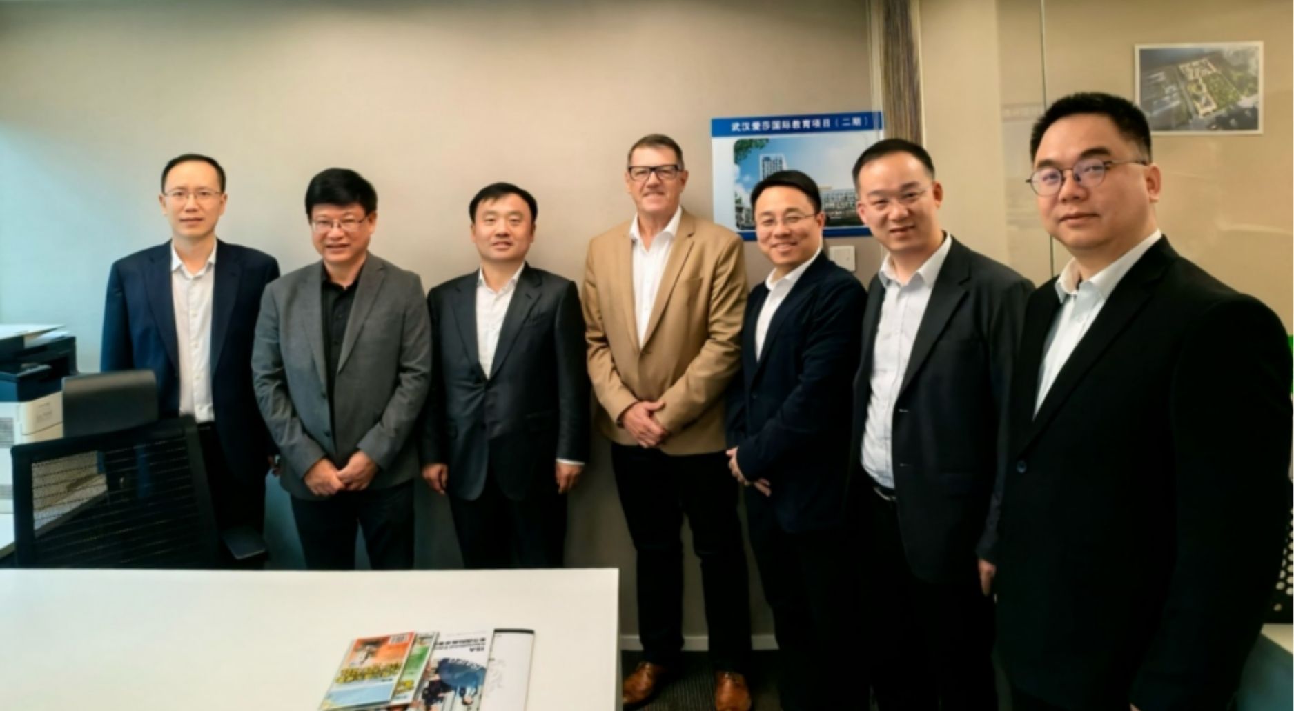 政企同心 共绘蓝图｜武汉经开区领导考察爱莎国际教育集团香港总部