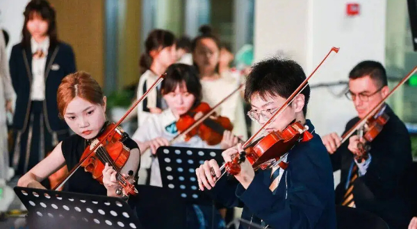 飞鸟集 | 武汉爱莎首位纽约大学ED录取学生Oscar Wu：不会研究心理学的理科学霸不是好的编曲家