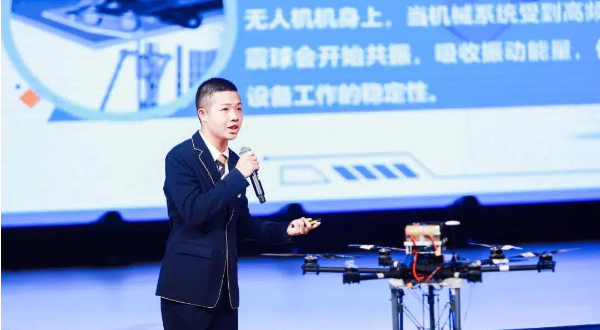 飞鸟集 · 毕业生特辑 | 手握国家专利，爱莎科创少年Mark Ma，步履不停